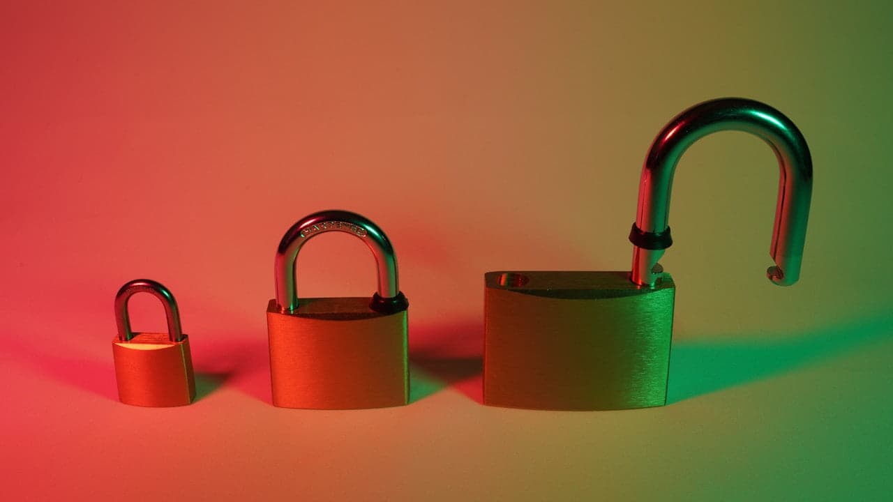 Le nuove sfide della sicurezza AI: jailbreak e opacità dei modelli avanzati Le nuove sfide della sicurezza AI: jailbreak e opacità dei modelli avanzati